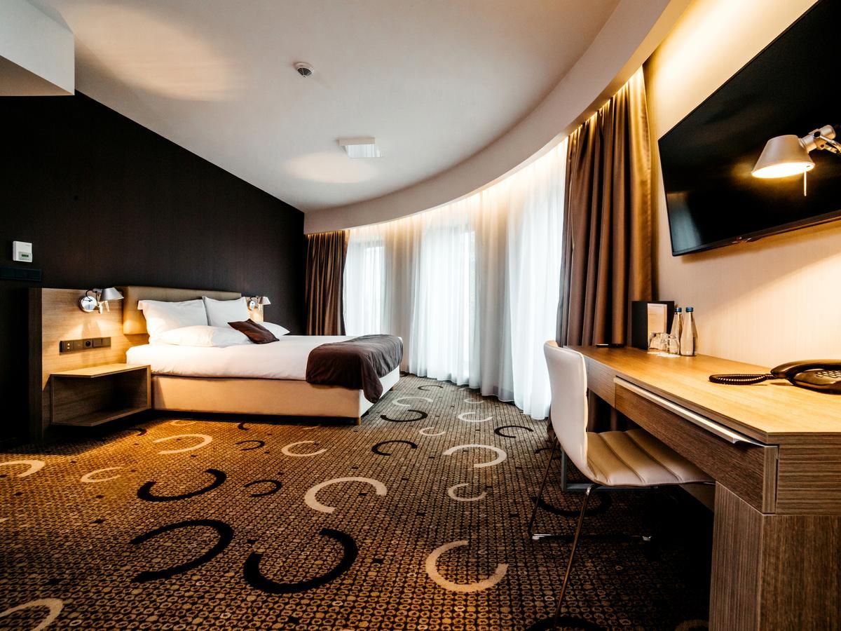 Q Hotel Plus Krakow Ngoại thất bức ảnh
